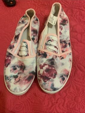 Women’s Pink Floral Canvas Slip-On Sneakers